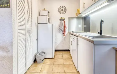Cuisine ou kitchenette dans l'établissement Charmante Maison À La Campagne