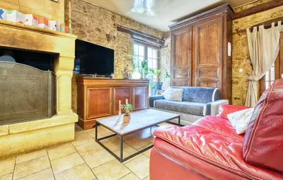Coin salon dans l'établissement Nice Home In Proissans