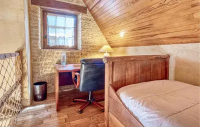 Un ou plusieurs lits dans un hébergement de l'établissement Charmante Maison Avec Piscine