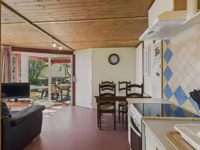 Télévision ou salle de divertissement dans l'établissement Chalet La Brousse pour 5 personne avec piscine