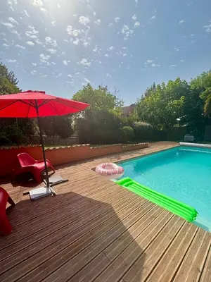 Piscine de l'établissement Villa Bardon - Design - Centre-ville - Piscine ou située à proximité