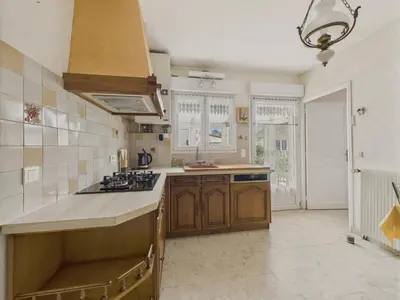 Cuisine ou kitchenette dans l'établissement Face a la Vézère - Maison pour 6 - Terrasse