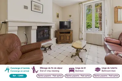 Télévision ou salle de divertissement dans l'établissement Face a la Vézère - Maison pour 6 - Terrasse