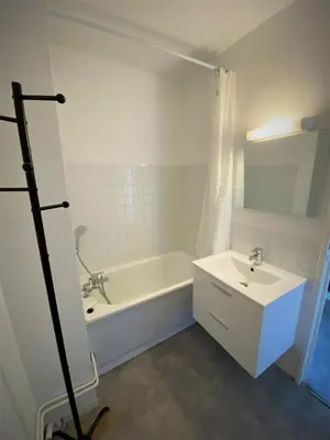 Salle de bains dans l'établissement Appartement double à Limoges