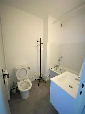 Salle de bains dans l'établissement Appartement double à Limoges