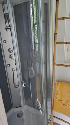 Salle de bains dans l'établissement Le gîte le ladignacois