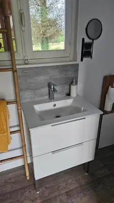 Salle de bains dans l'établissement Le gîte le ladignacois