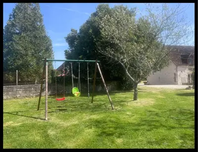 Aire de jeux pour enfants de l'établissement Gite 06-Les Glycines avec piscine & jacuzzi-5 pers
