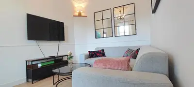 Télévision ou salle de divertissement dans l'établissement Le Petit Clos - Village house in Saint-Geniès