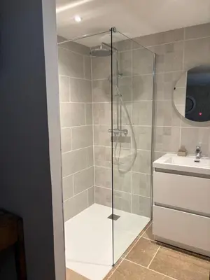 Salle de bains dans l'établissement Gîte Le Clouvillou