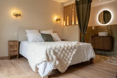 Un ou plusieurs lits dans un hébergement de l'établissement Les chambres de la Marquise