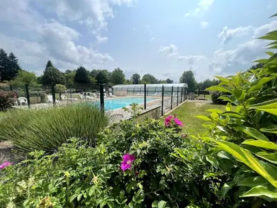 Piscine de l'établissement Chalet Cosy 7 pers Nature avec Piscine ou située à proximité