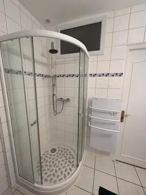 Salle de bains dans l'établissement Petite maison au pied du château