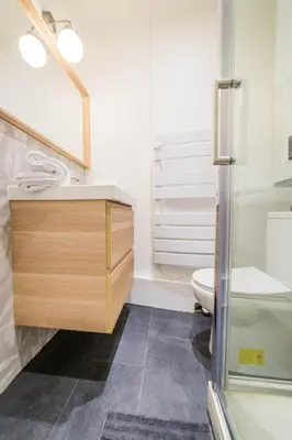 Salle de bains dans l'établissement L'Indigo - 1 Chambre