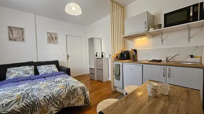 Cuisine ou kitchenette dans l'établissement Les studios du Cercle