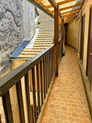 Balcon ou terrasse dans l'établissement Charmant Studio au Cœur d'Aurillac La belle Verte