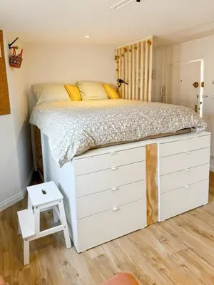 Un ou plusieurs lits dans un hébergement de l'établissement Charmant Studio au Cœur d'Aurillac La belle Verte