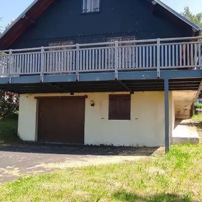 Chalet montagnard confortable à Super Besse avec grand terrain et parking privé - FR-1-814-139