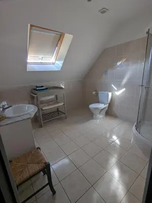 Salle de bains dans l'établissement Le Logis du Marronnier