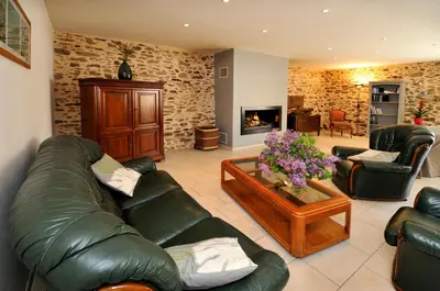 Coin salon dans l'établissement Le Logis du Marronnier