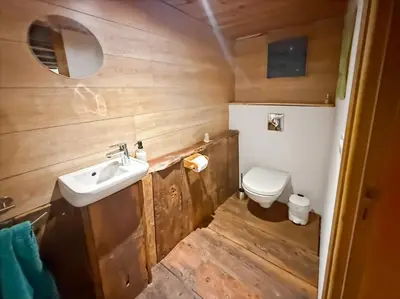 Salle de bains dans l'établissement Le refuge d'Auvergne, calme, 8pers, jardin