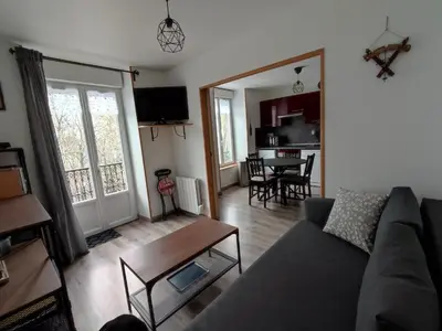 Coin salon dans l'établissement Appartement T2 Les Capucines avec balcon et wifi proche de l'hyper centre Mont Dore