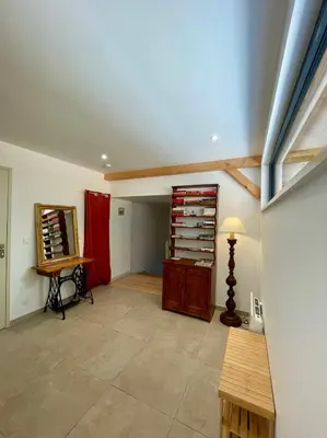 Cuisine ou kitchenette dans l'établissement Maison de caractère rénovée avec terrain de pétanque
