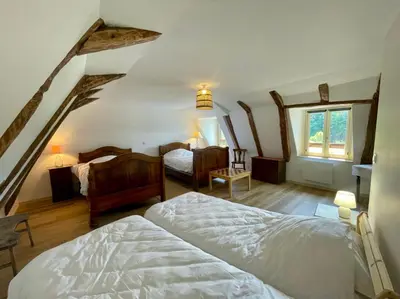 Un ou plusieurs lits dans un hébergement de l'établissement Maison de caractère rénovée avec terrain de pétanque