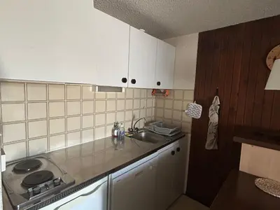 Cuisine ou kitchenette dans l'établissement Appartement confort pour 4/6 pers. au cœur de la station avec terrasse - FR-1-814-140