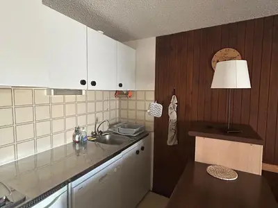 Cuisine ou kitchenette dans l'établissement Appartement confort pour 4/6 pers. au cœur de la station avec terrasse - FR-1-814-140