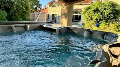 Piscine de l'établissement Maison en Pierre - piscine - jacuzzi ou située à proximité