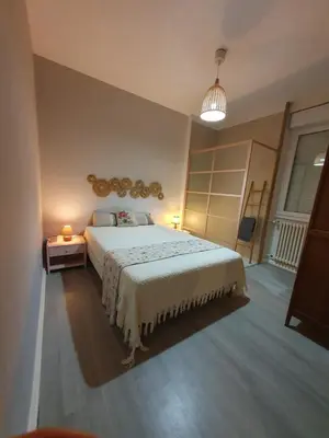 Un ou plusieurs lits dans un hébergement de l'établissement Agréable maison avec vue panoramique