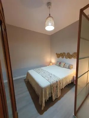 Un ou plusieurs lits dans un hébergement de l'établissement Agréable maison avec vue panoramique