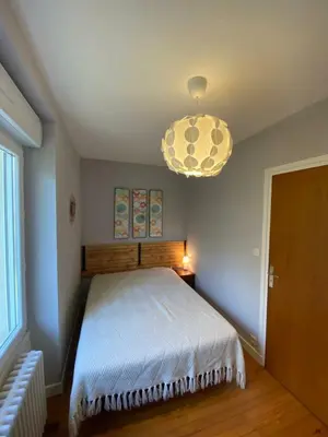 Un ou plusieurs lits dans un hébergement de l'établissement Agréable maison avec vue panoramique