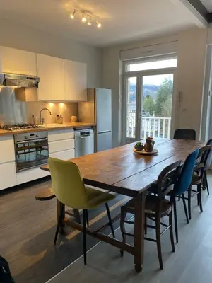 Cuisine ou kitchenette dans l'établissement Agréable maison avec vue panoramique
