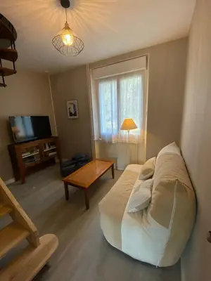 Télévision ou salle de divertissement dans l'établissement Agréable maison avec vue panoramique
