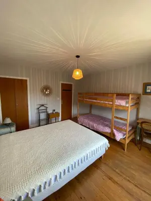 Un ou plusieurs lits dans un hébergement de l'établissement Agréable maison avec vue panoramique