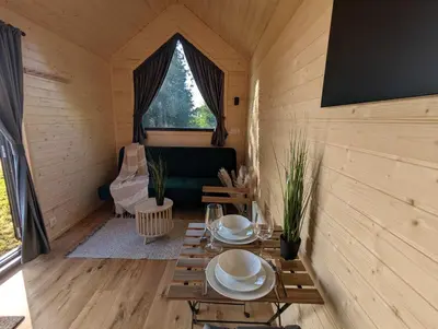 Télévision ou salle de divertissement dans l'établissement La Vue en Rose by Tiny Away