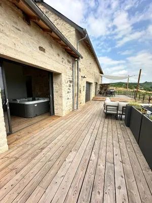 Balcon ou terrasse dans l'établissement La grange de La Contie