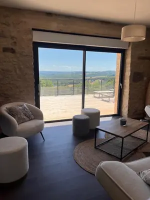 Coin salon dans l'établissement La grange de La Contie