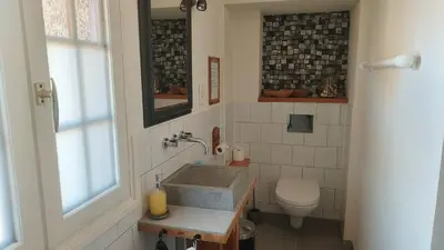 Salle de bains dans l'établissement Le Mas Bellanger