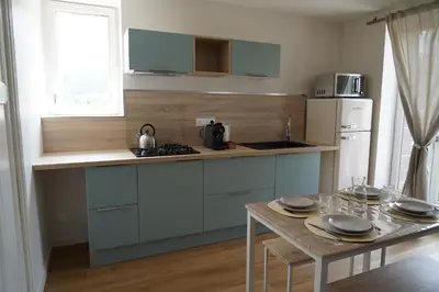Cuisine ou kitchenette dans l'établissement Le Balcon d'Auxane - Entre ciel, lac et montagne