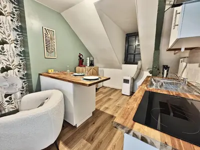 Coin salon dans l'établissement Le Naturel, avec climatisation et parking privé