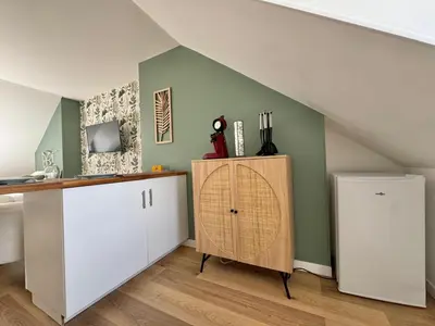 Cuisine ou kitchenette dans l'établissement Le Naturel, avec climatisation et parking privé