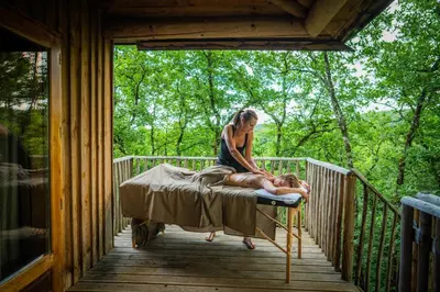 Balcon ou terrasse dans l'établissement Hébergement insolite en Dordogne