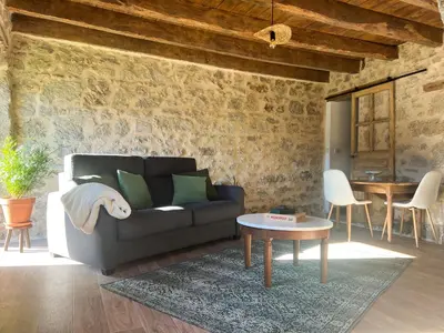 Coin salon dans l'établissement Le Moulin de Lauve