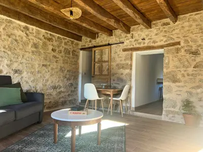 Coin salon dans l'établissement Le Moulin de Lauve
