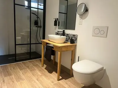 Salle de bains dans l'établissement Le Moulin de Lauve