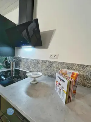 Cuisine ou kitchenette dans l'établissement Les Glycines - Maison familiale avec jardin, entre nature et confort