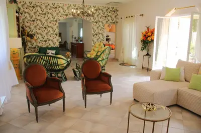Coin salon dans l'établissement villa lanzac
